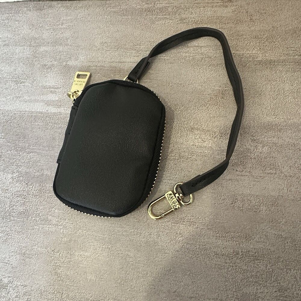 Steve Madden Black Bevie Satchel Side Pouch Coins Earbuds Wallet Zip around